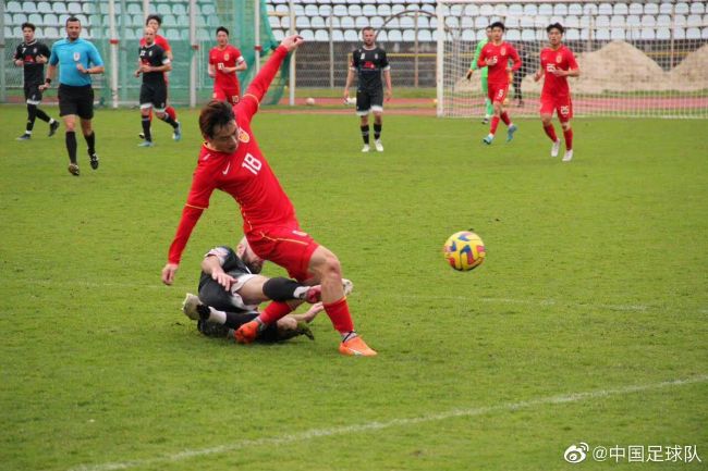 西甲-皇马1-0绝杀阿拉维斯纳乔染红巴斯克斯制胜西甲第18轮，皇马客场挑战阿拉维斯。